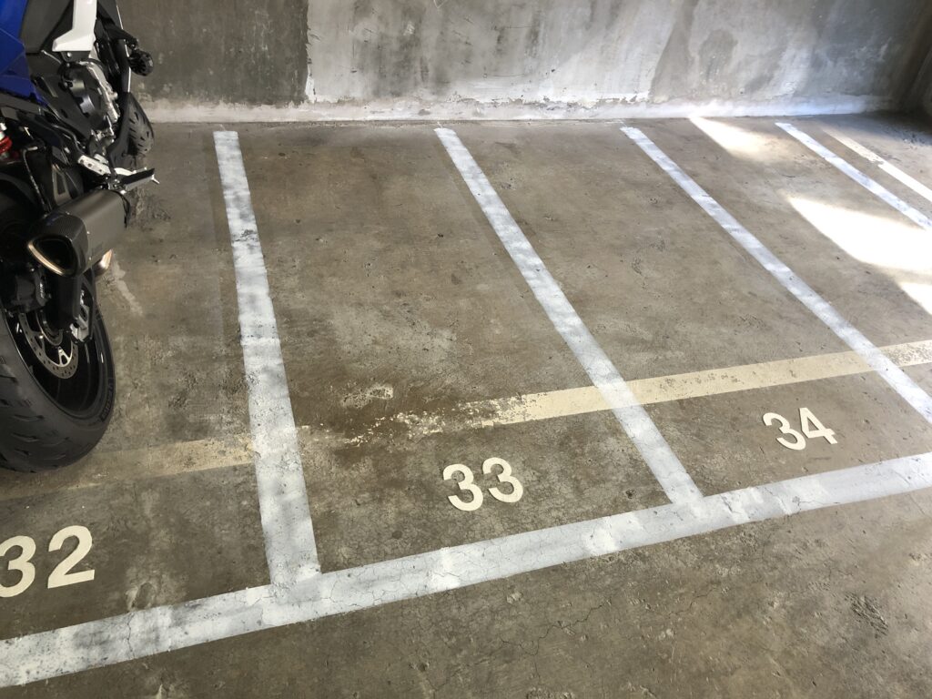バイク駐車場の区画を増設しました