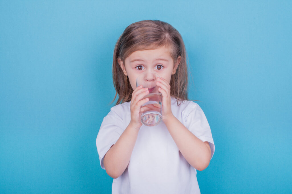 子供が飲む水